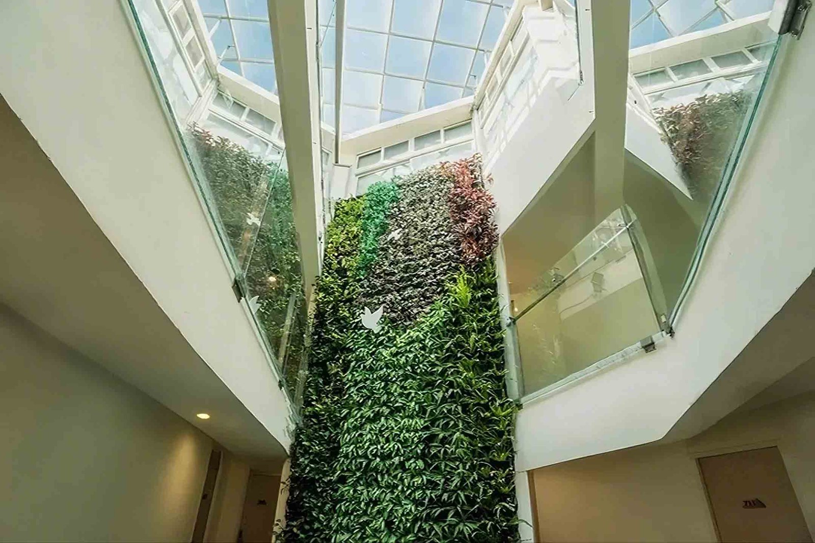 葉綠宿 Green Hotel 逢甲館 13 米植生牆