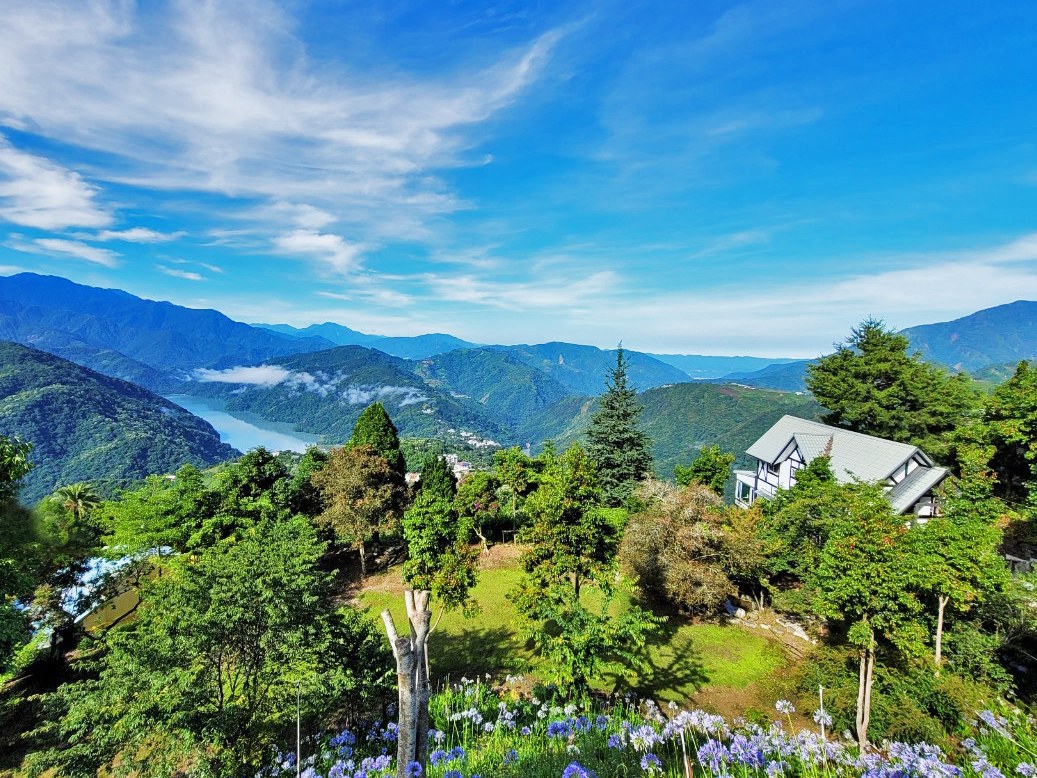 茲心園 Zusin Garden Villa 碧湖與合歡山景